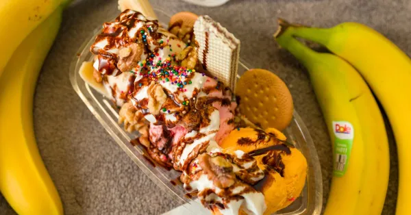 Classic banana split