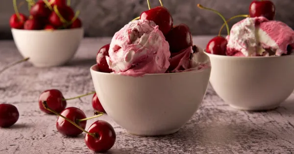 Blueberry ice cream sundae